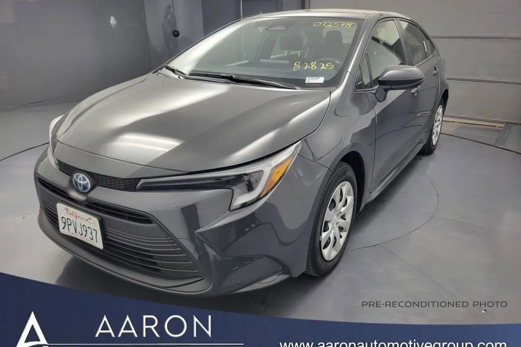 2025 Toyota Corolla Hybrid LE photo 1