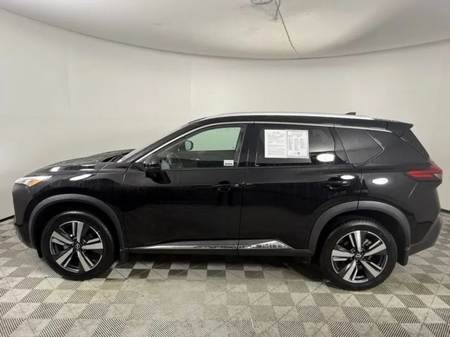 2022 Nissan Rogue SL photo 1