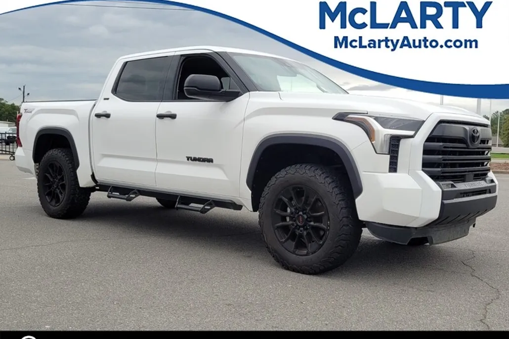 2023 Toyota Tundra SR5 CrewMax photo 1