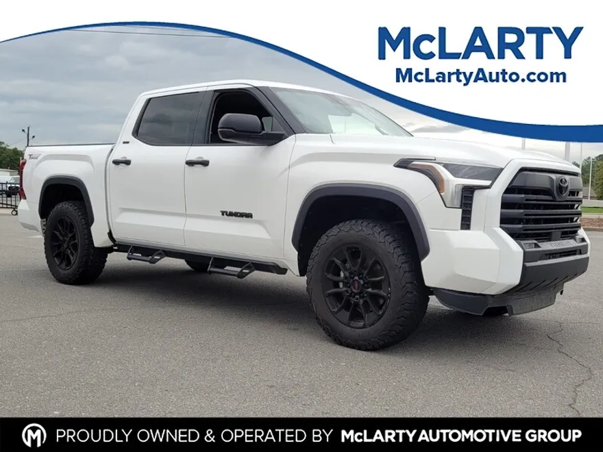 2023 Toyota Tundra SR5 CrewMax photo 1