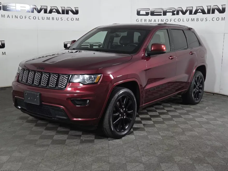 2017 Jeep Grand Cherokee Altitude photo 1