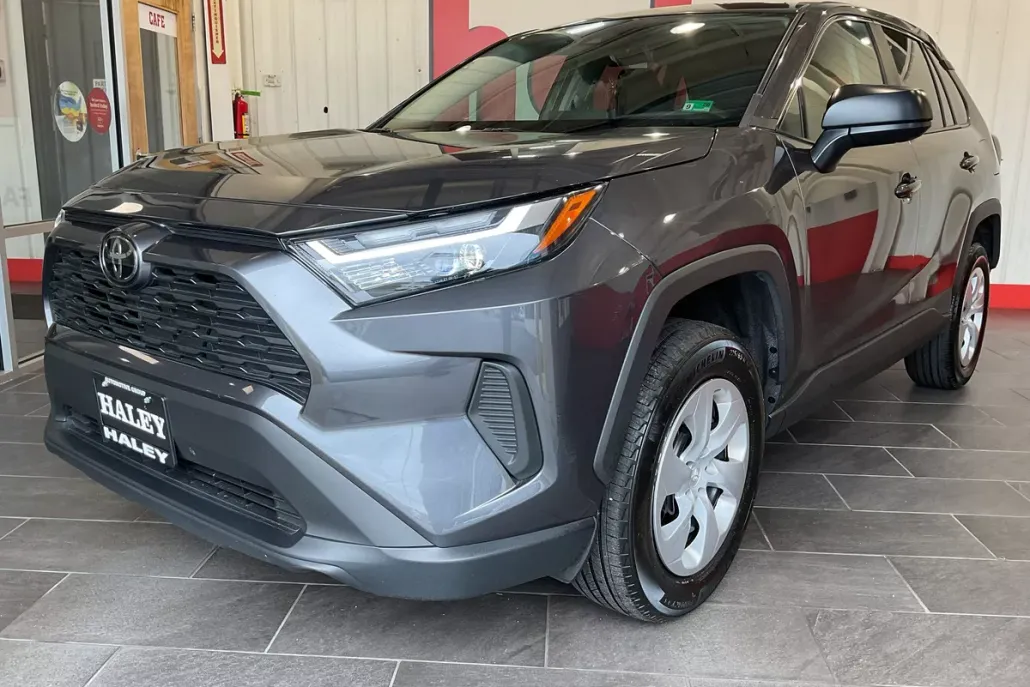 2024 Toyota RAV4 LE photo 1