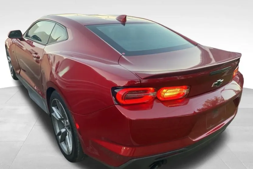 2019 Chevrolet Camaro 1LT photo 1