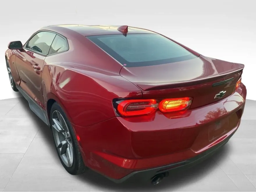 2019 Chevrolet Camaro 1LT photo 1