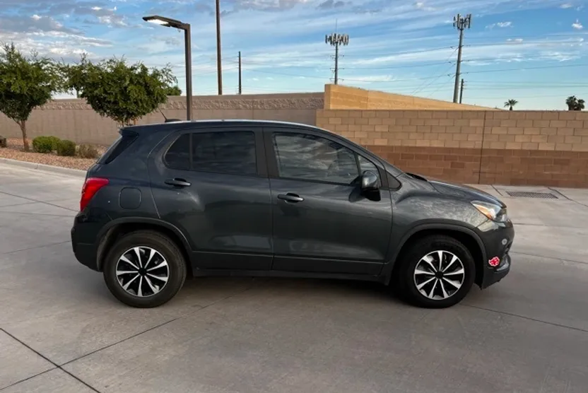 2019 Chevrolet Trax LS photo 1