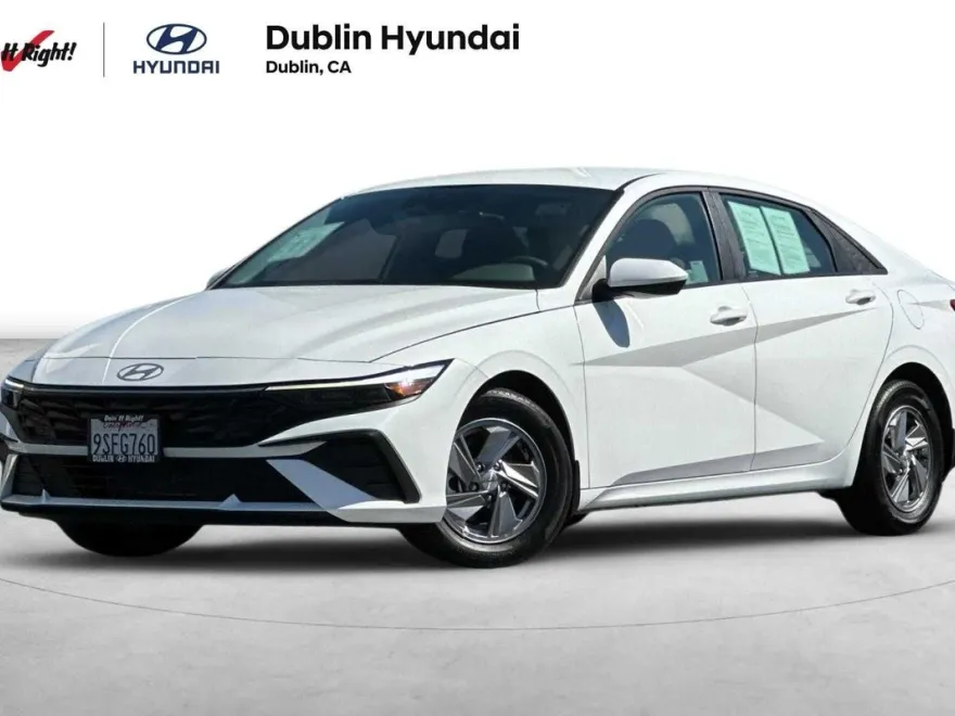 2025 Hyundai Elantra SE photo 1