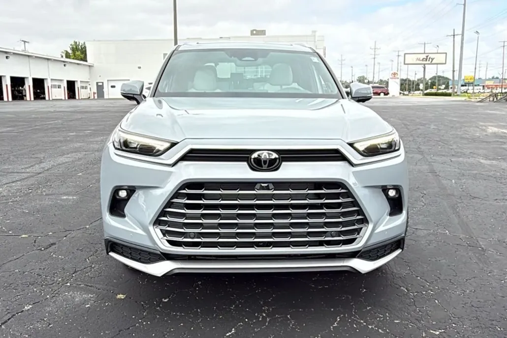 2026 Toyota Grand Highlander Hybrid MAX Platinum photo 1