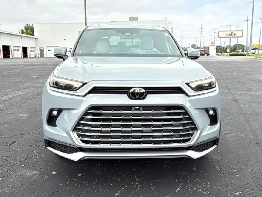 2026 Toyota Grand Highlander Hybrid MAX Platinum photo 1