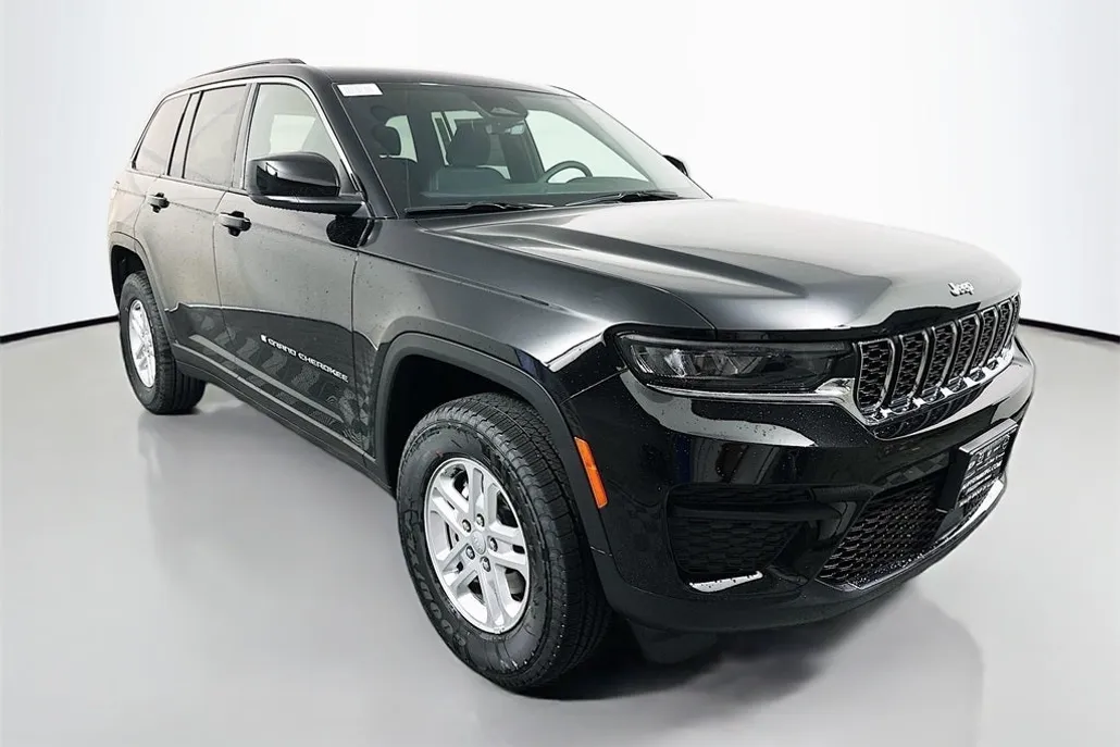 2025 Jeep Grand Cherokee Laredo photo 1