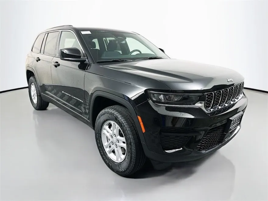 2025 Jeep Grand Cherokee Laredo photo 1