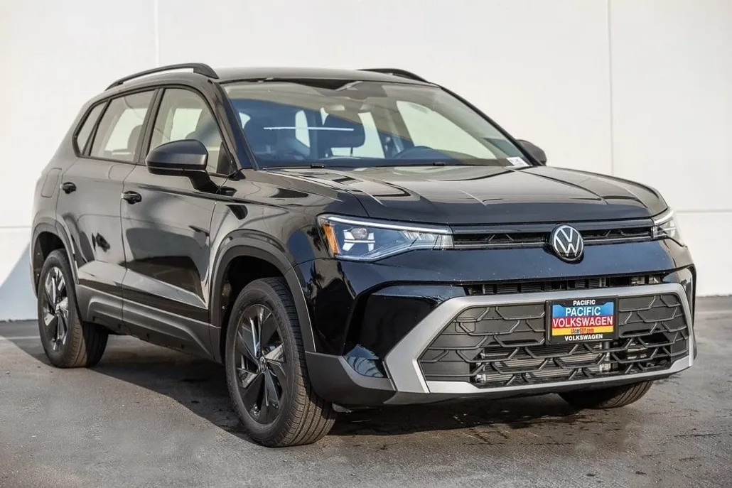 2025 Volkswagen Taos S photo 1