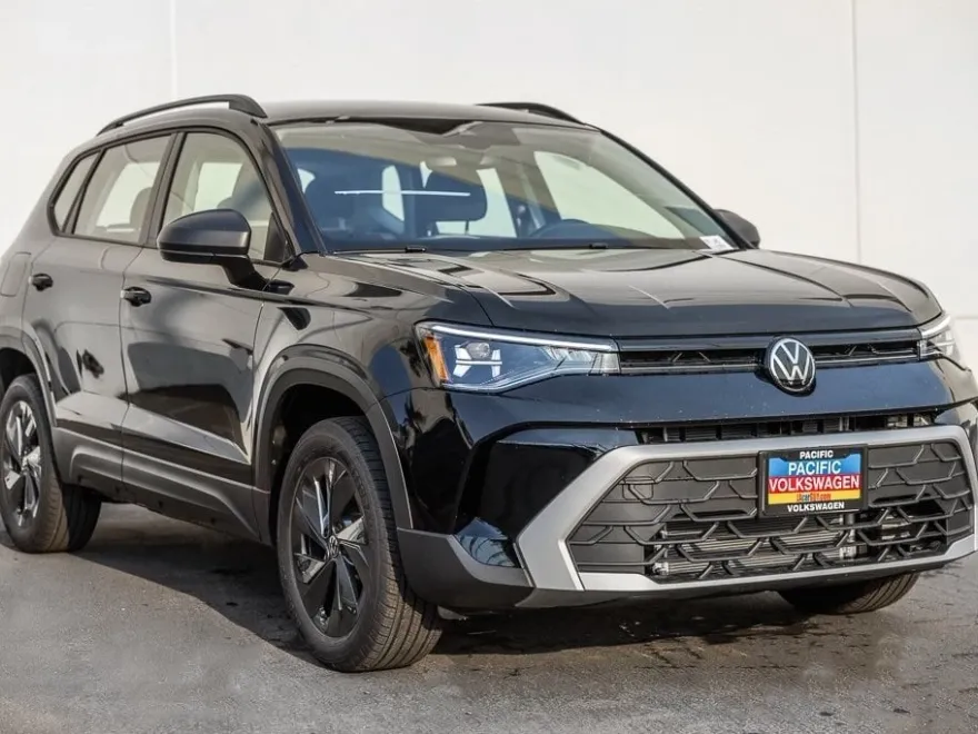 2025 Volkswagen Taos S photo 1