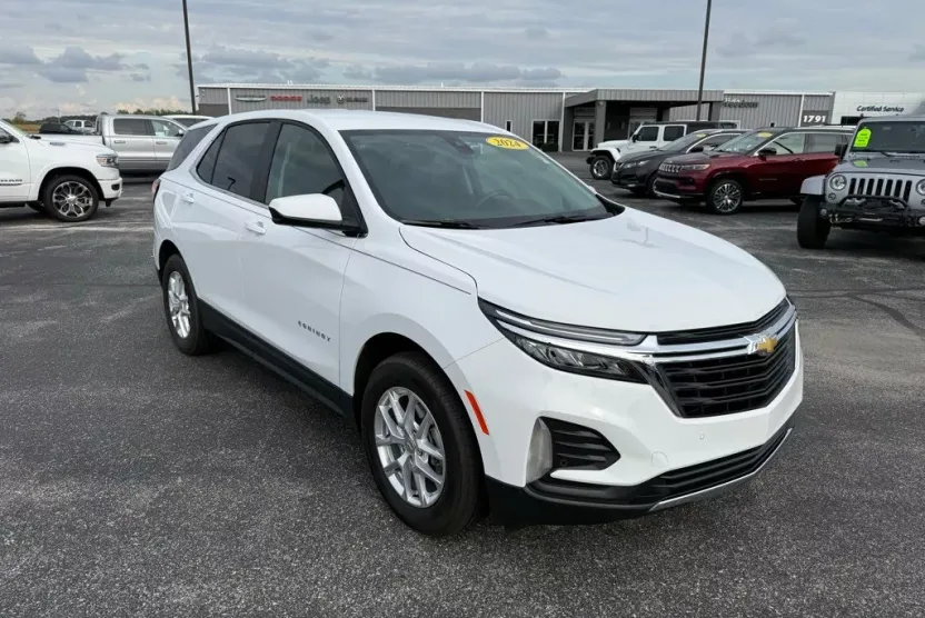 2024 Chevrolet Equinox LT photo 1