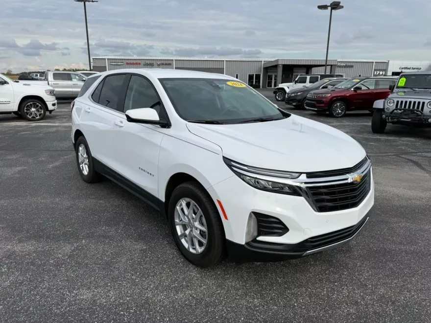 2024 Chevrolet Equinox LT photo 1
