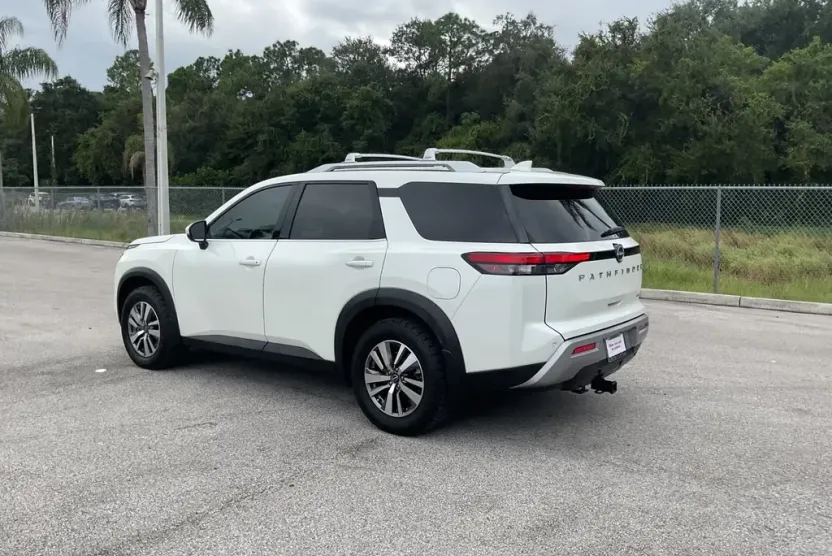 2022 Nissan Pathfinder SL photo 1