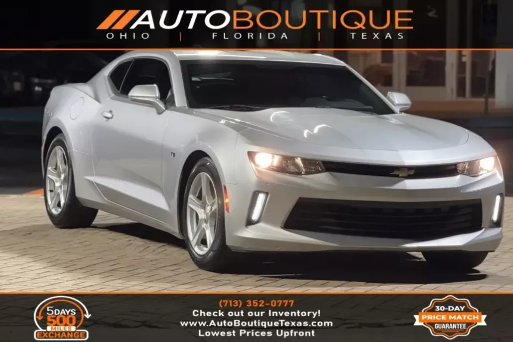 2017 Chevrolet Camaro 1LT photo 1