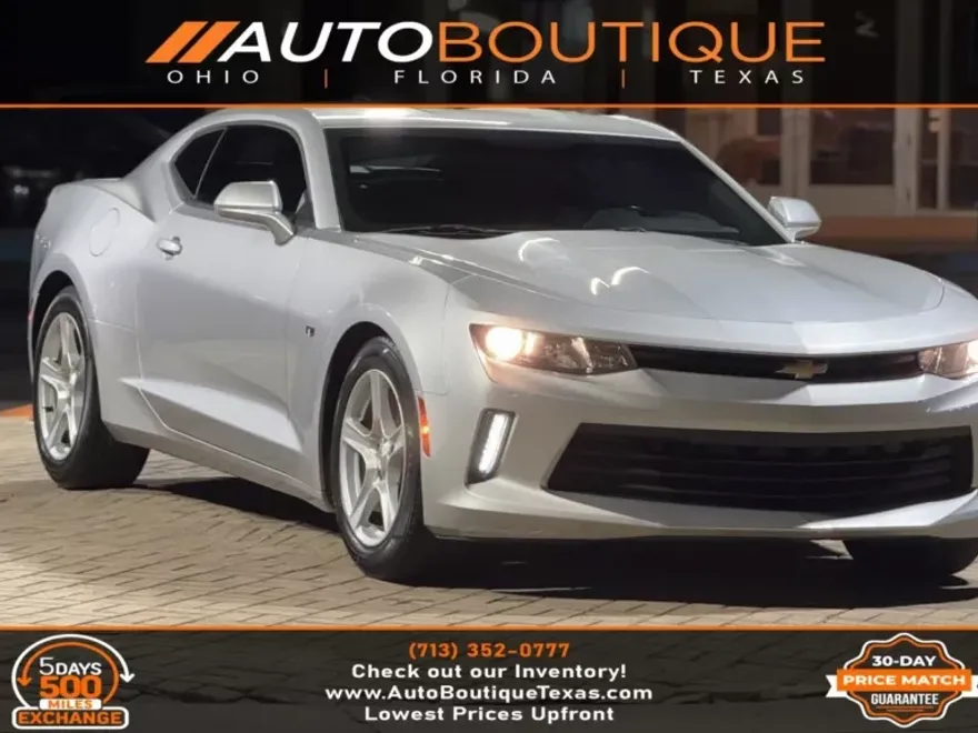 2017 Chevrolet Camaro 1LT photo 1