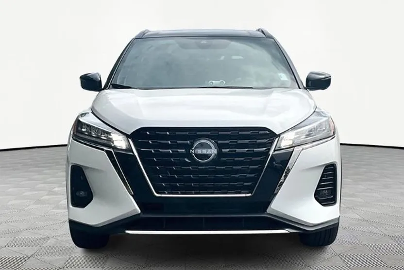 2024 Nissan Kicks SR photo 1
