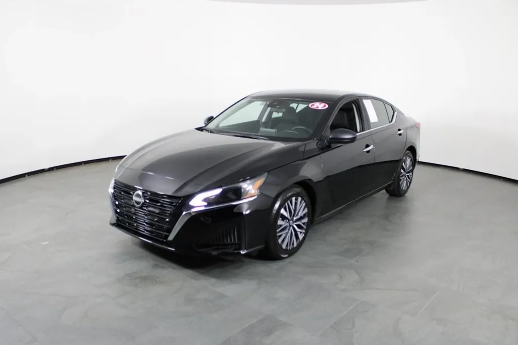 2024 Nissan Altima 2.5 SV photo 1