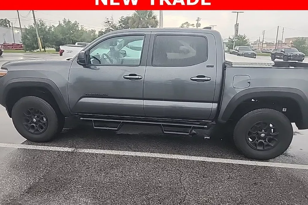 2023 Toyota Tacoma SR5 V6 photo 1