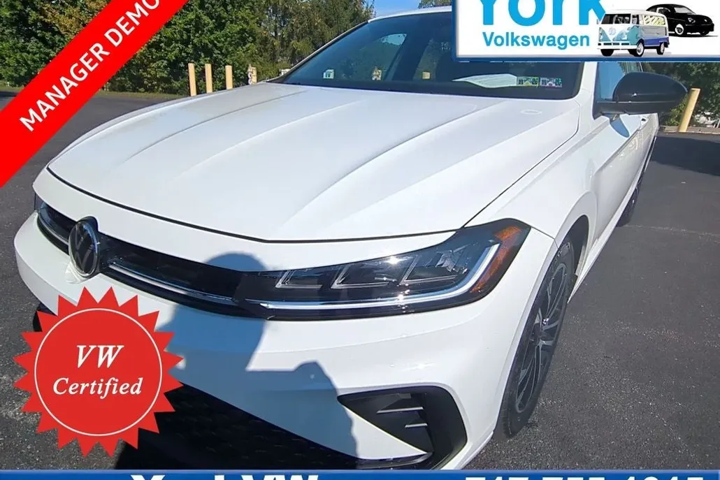 2025 Volkswagen Jetta 1.5T Sport photo 1