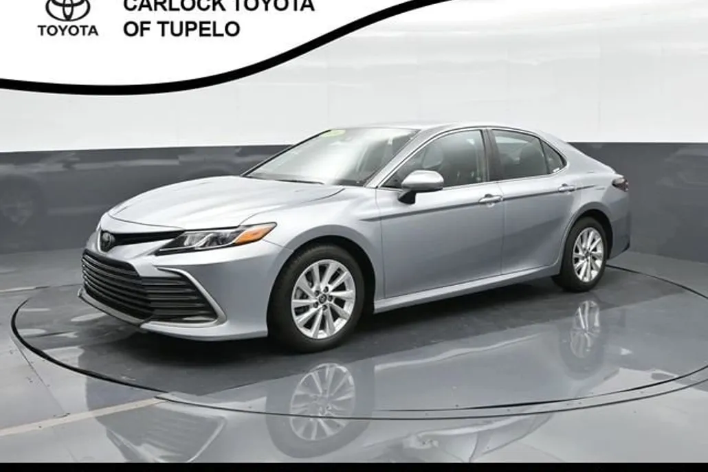 2024 Toyota Camry LE photo 1