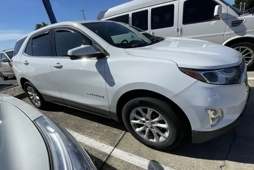 2018 Chevrolet Equinox LT photo 1