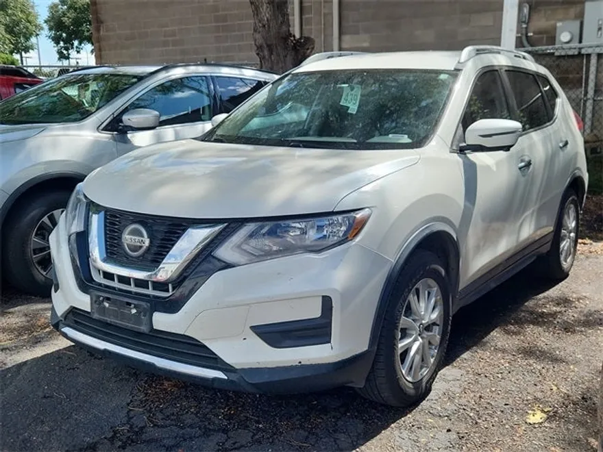 2018 Nissan Rogue SV photo 1