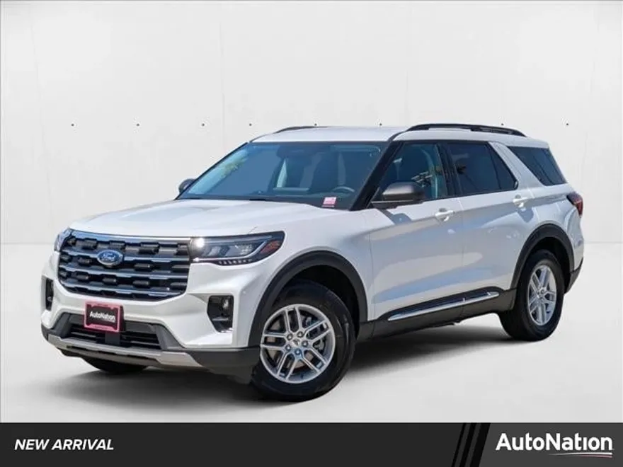 2025 Ford Explorer photo 1