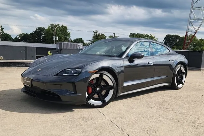 2025 Porsche Taycan 4S photo 1