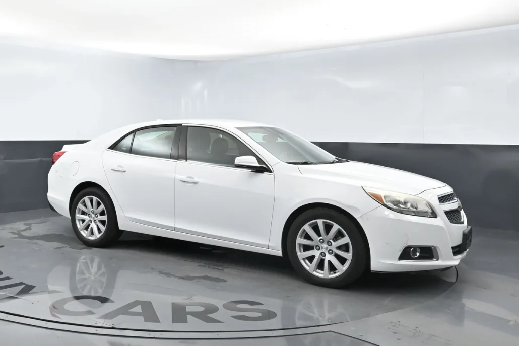 2013 Chevrolet Malibu 2LT photo 1
