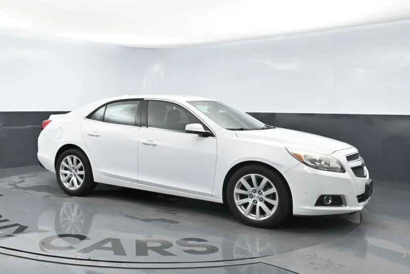 2013 Chevrolet Malibu 2LT photo 1