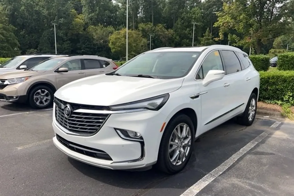 2023 Buick Enclave Essence photo 1