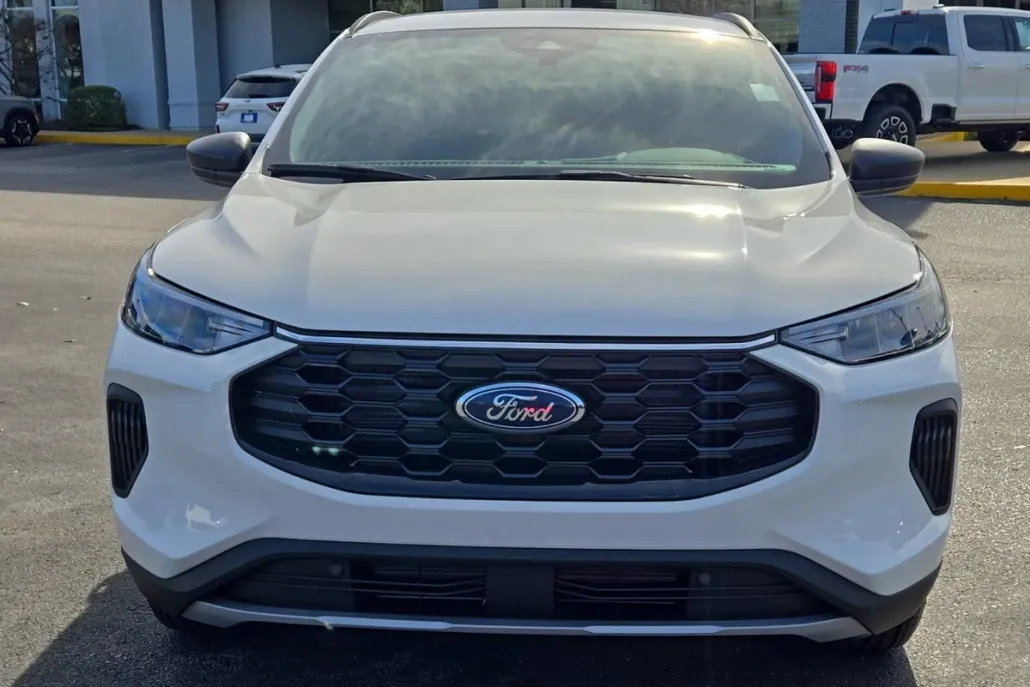 2025 Ford Escape ST-Line photo 1