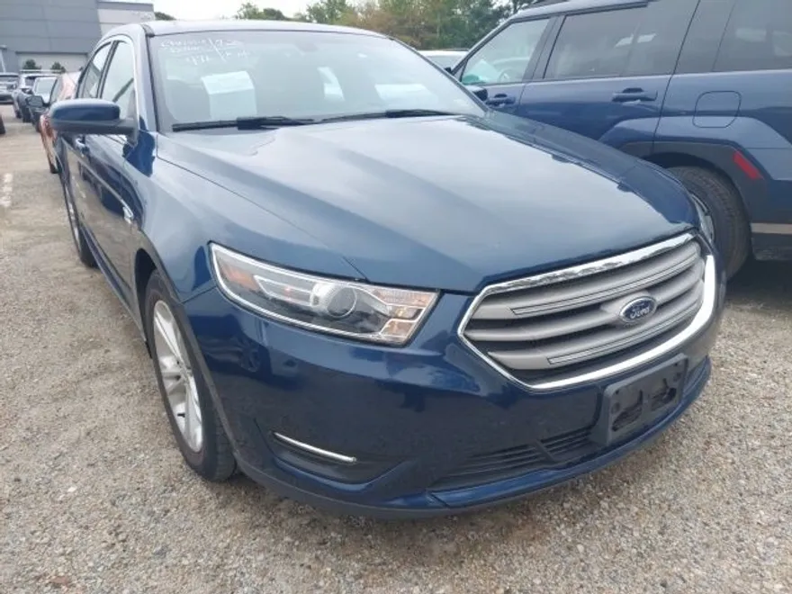 2016 Ford Taurus SEL photo 1