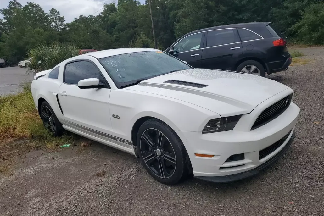 2013 Ford Mustang GT Premium photo 1