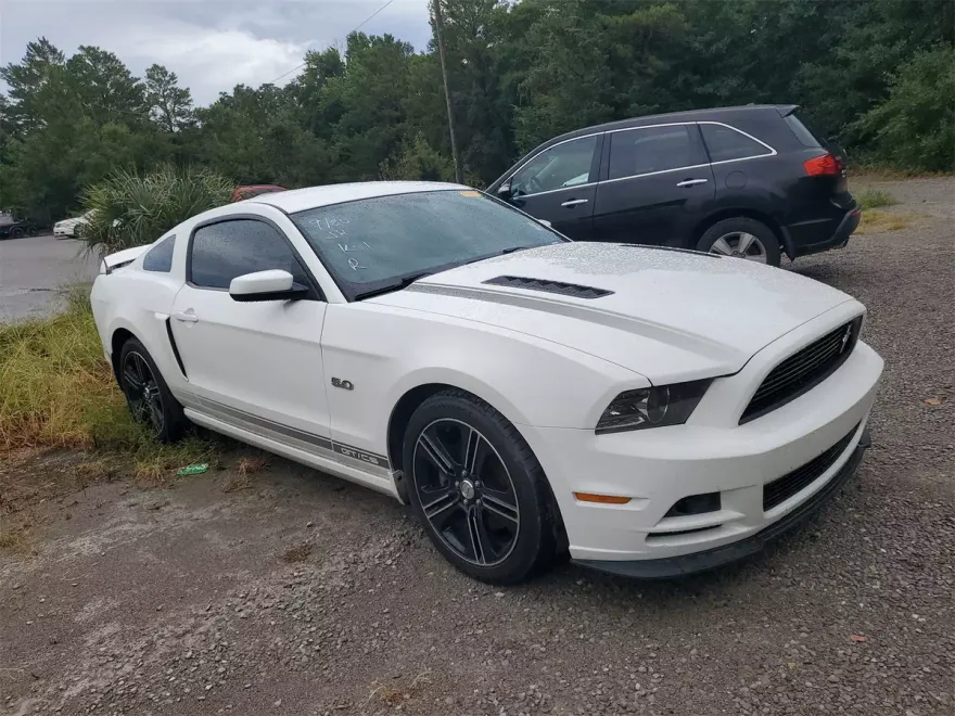 2013 Ford Mustang GT Premium photo 1