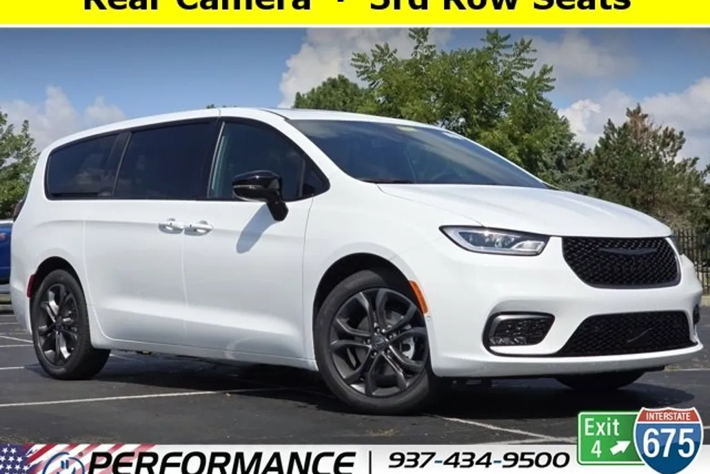 2026 Chrysler Pacifica photo 1