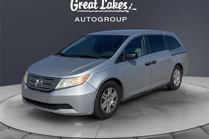 2013 Honda Odyssey LX photo 1