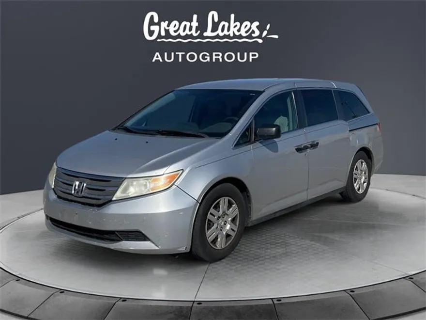 2013 Honda Odyssey LX photo 1