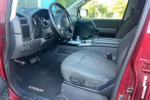 2013 Nissan Titan SV photo 3