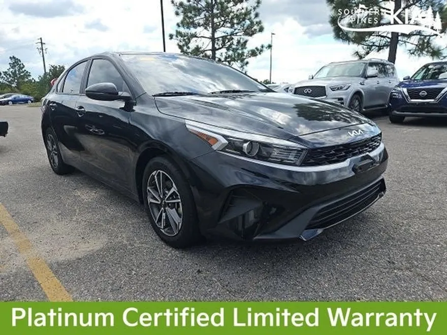 2022 Kia Forte FE LXS photo 1
