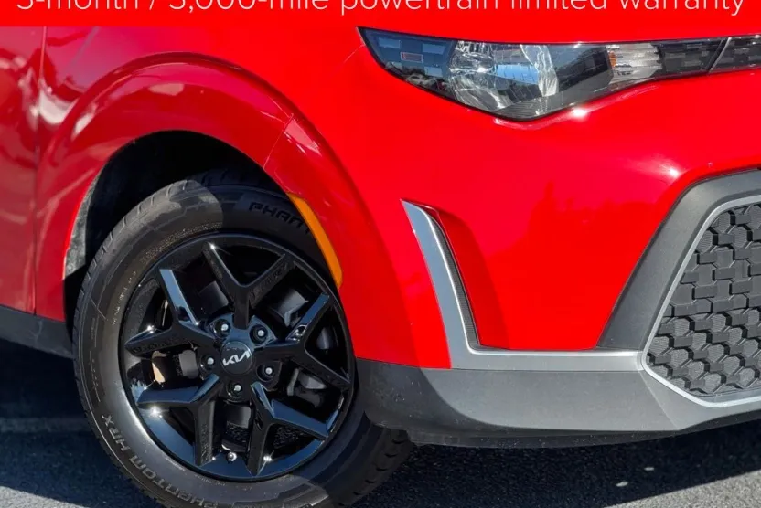 2023 Kia Soul LX photo 1
