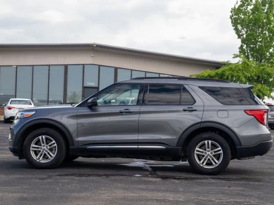 2021 Ford Explorer XLT photo 1