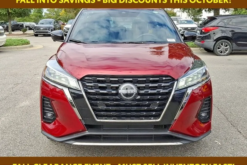 2022 Nissan Kicks SR photo 1