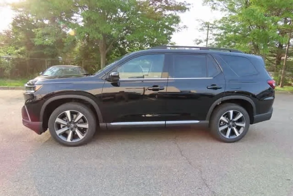 2025 Honda Pilot Elite photo 1