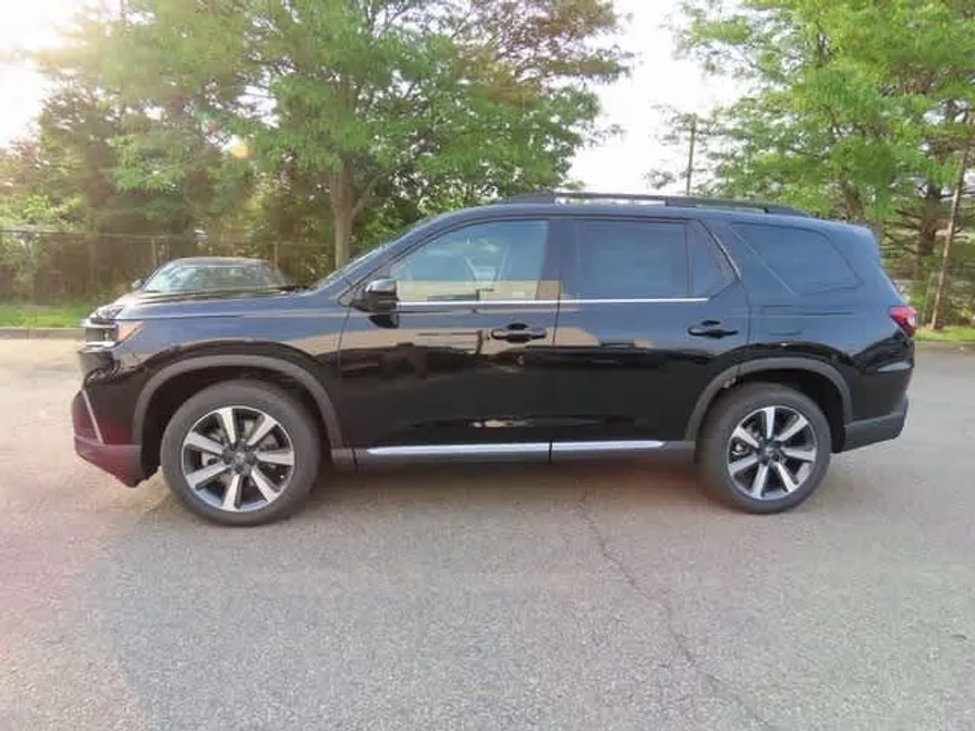 2025 Honda Pilot Elite photo 1