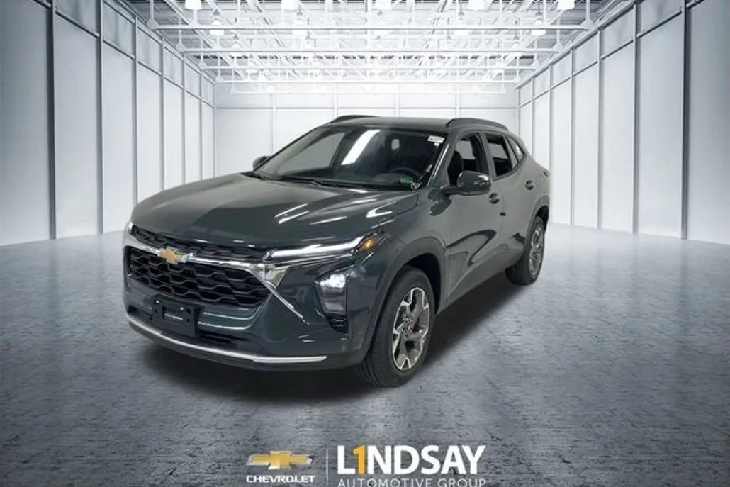 2026 Chevrolet Trax LT photo 1