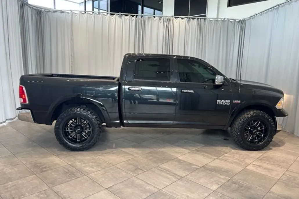 2016 Ram 1500 Laramie photo 1