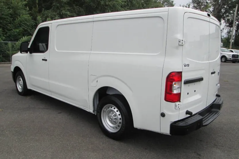 2019 Nissan NV2500 HD SV photo 1